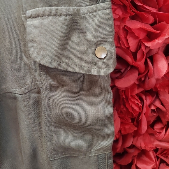 Wet Seal NWOT Women's Size Large Khaki Cargo Pants -TAG FELL OFF IN TRANSFER - Picture 2 of 8